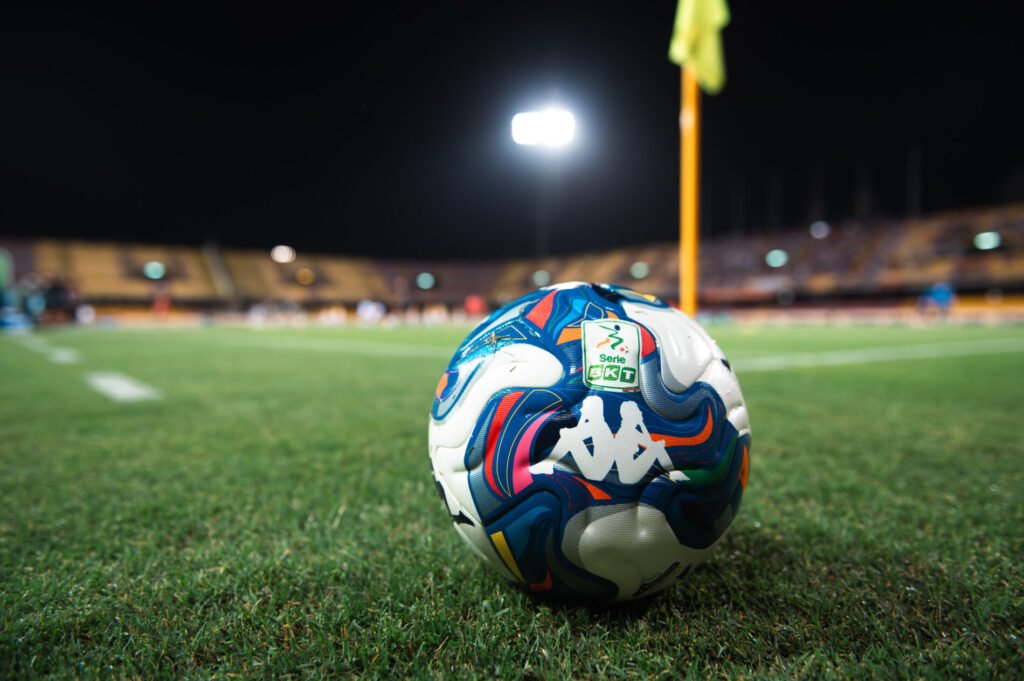 Pallone Serie B stadio Vigorito