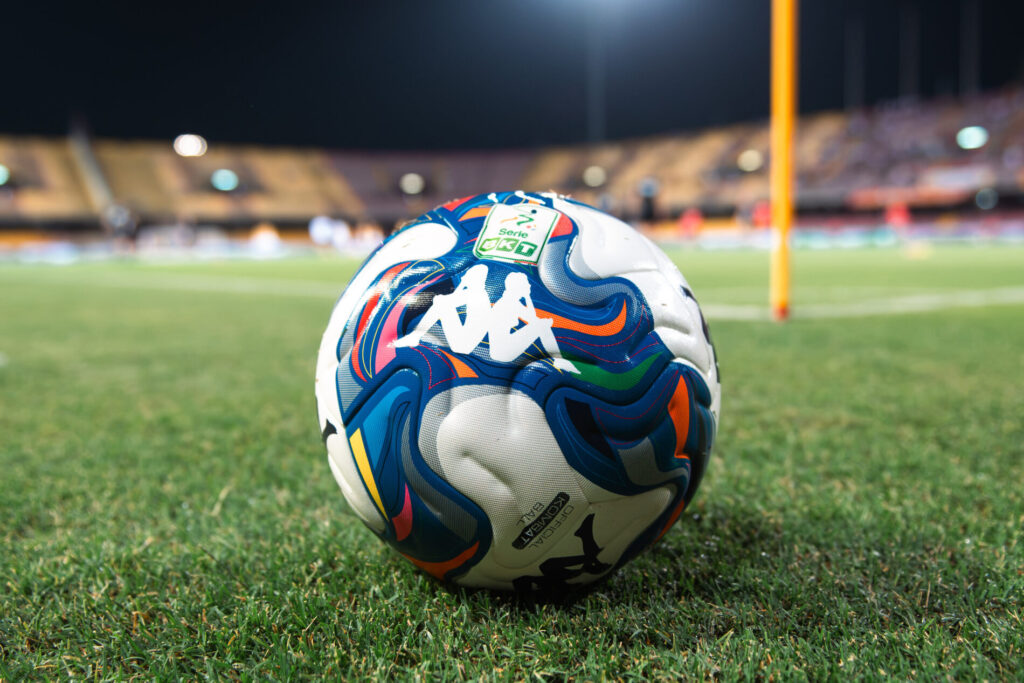 Pallone Serie B stadio Vigorito
