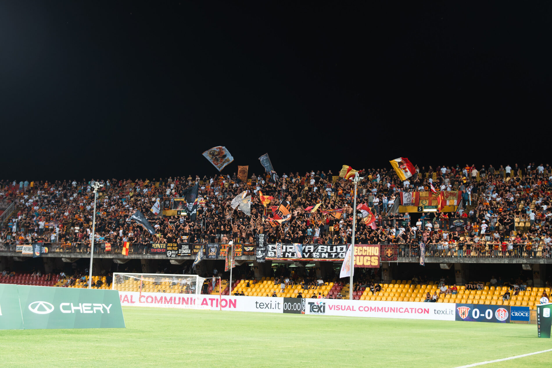 Curva Sud tifosi Benevento