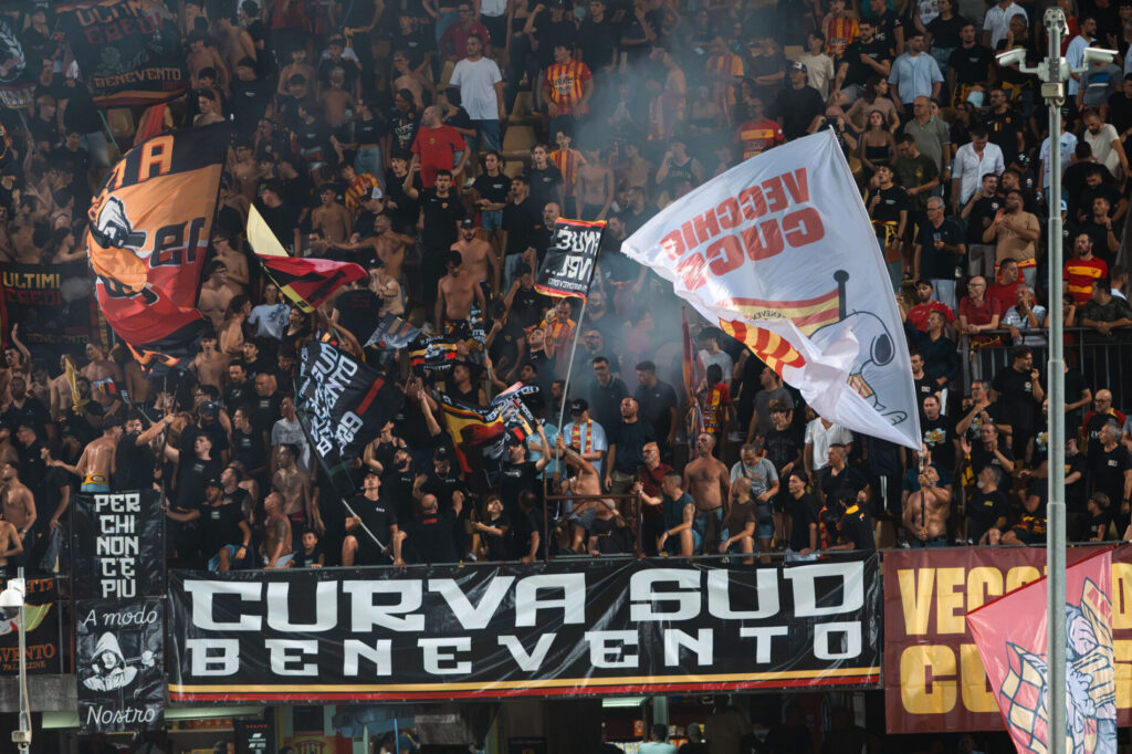 Curva Sud tifosi Benevento
