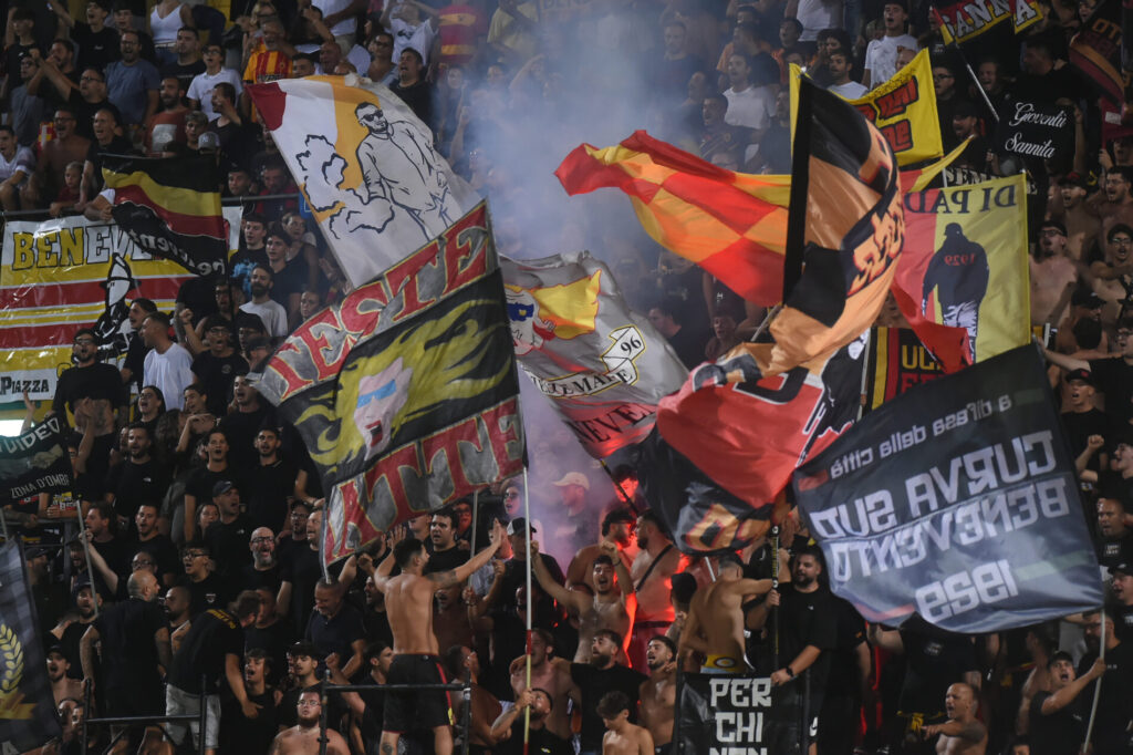 Curva Sud tifosi Benevento
