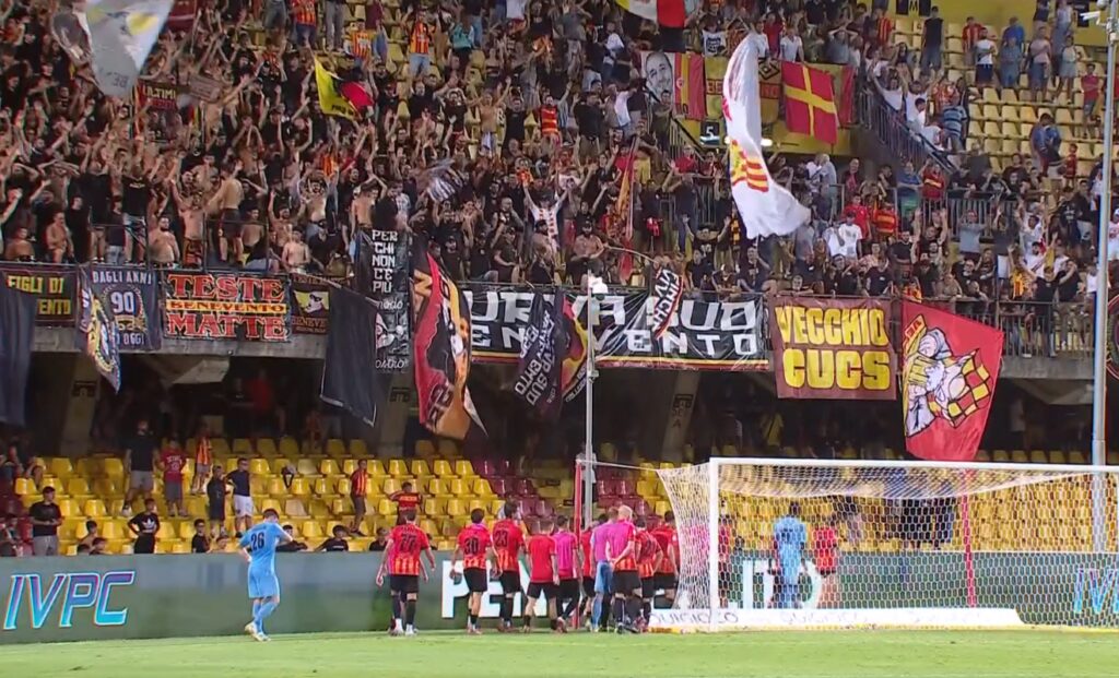 Benevento curva tifosi squadra