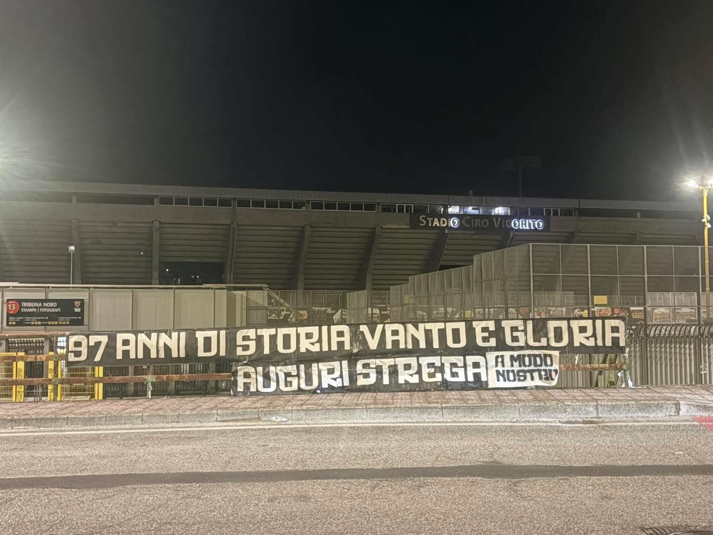 Striscione compleanno Benevento