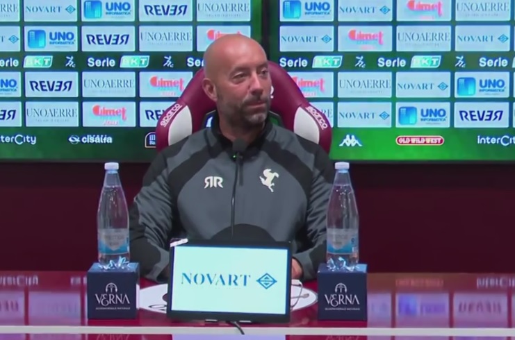 Bucchi spinge l’Arezzo: “Benevento squadra frizzante e con pochi punti di riferimento, vogliamo la prima vittoria in casa”